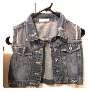 Half sleeveless jean vest
